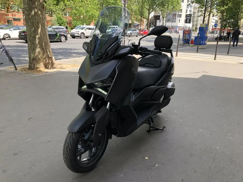 XMAX 300