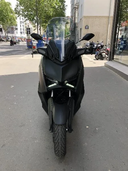 XMAX 300
