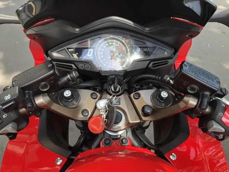 VFR 800 F