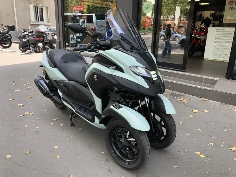 TRICITY 300
