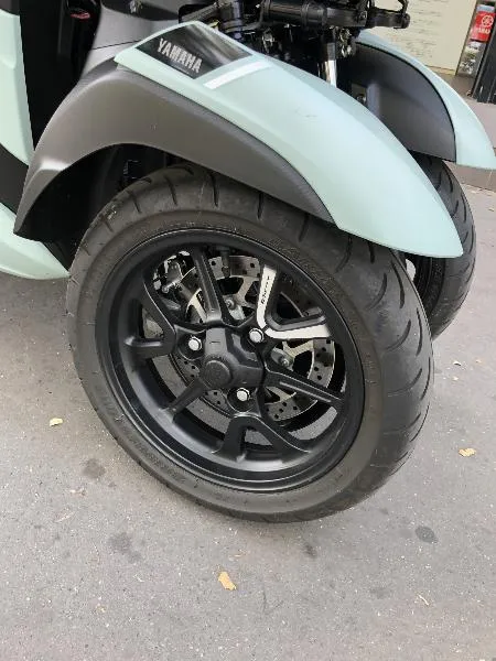 TRICITY 300