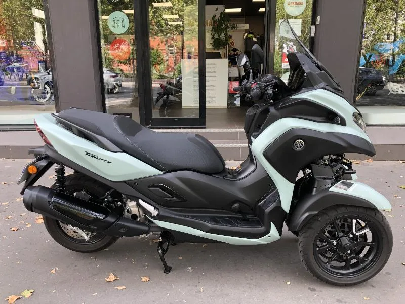 TRICITY 300