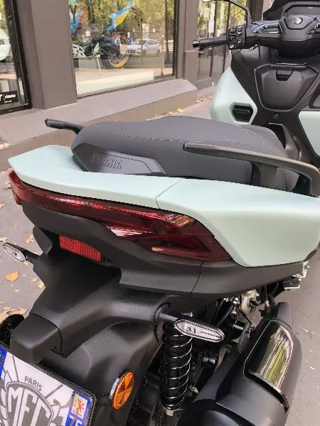 TRICITY 300