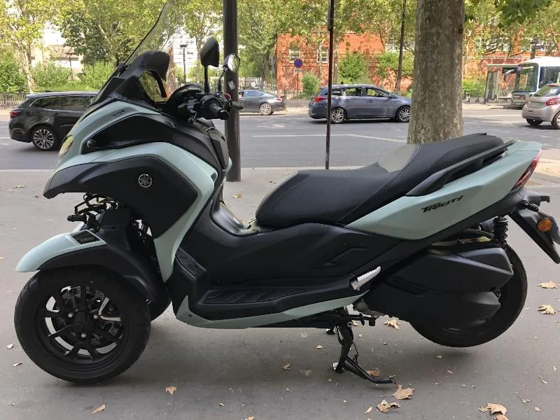 TRICITY 300