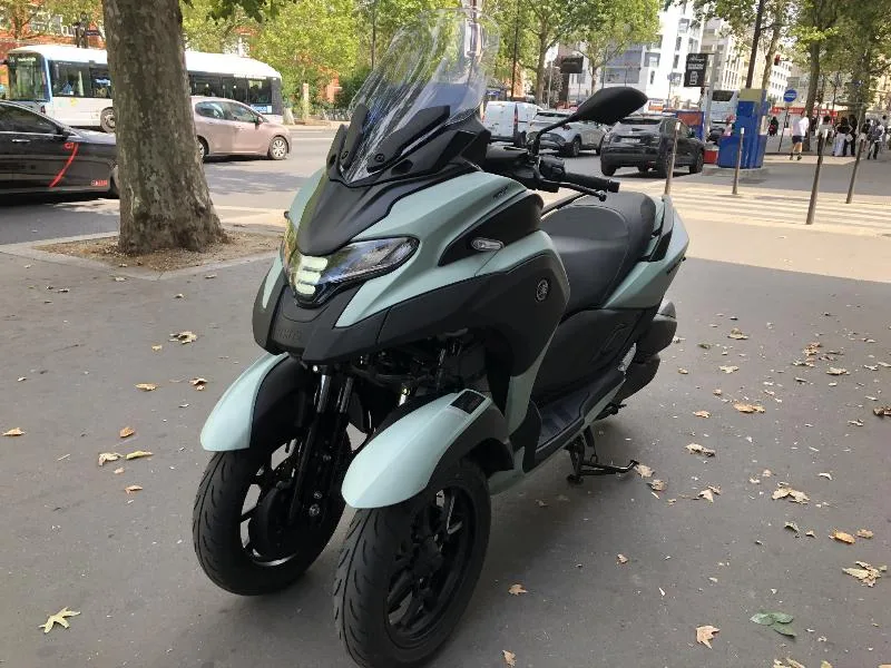 TRICITY 300