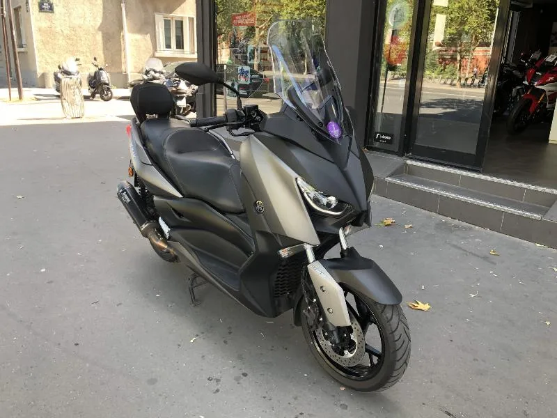 XMAX 300