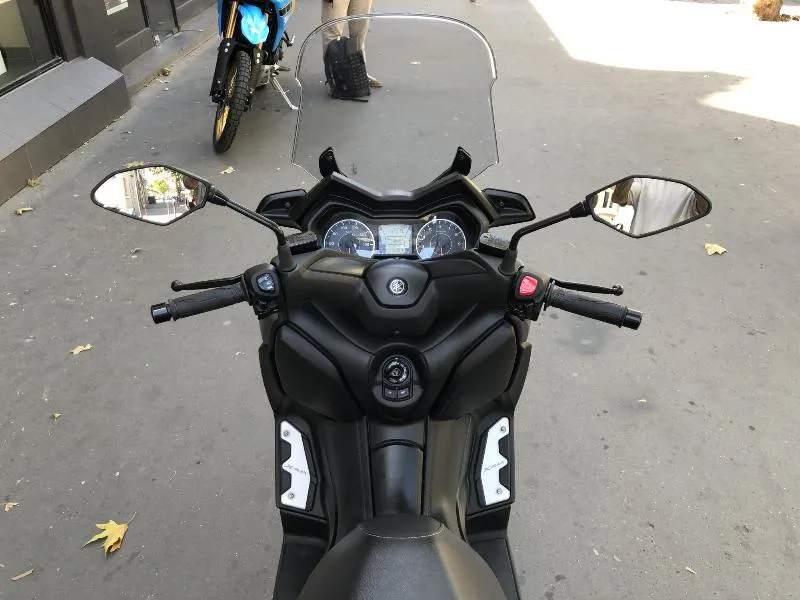 XMAX 300