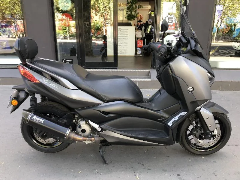 XMAX 300
