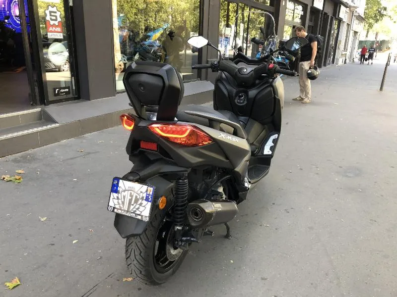 XMAX 300