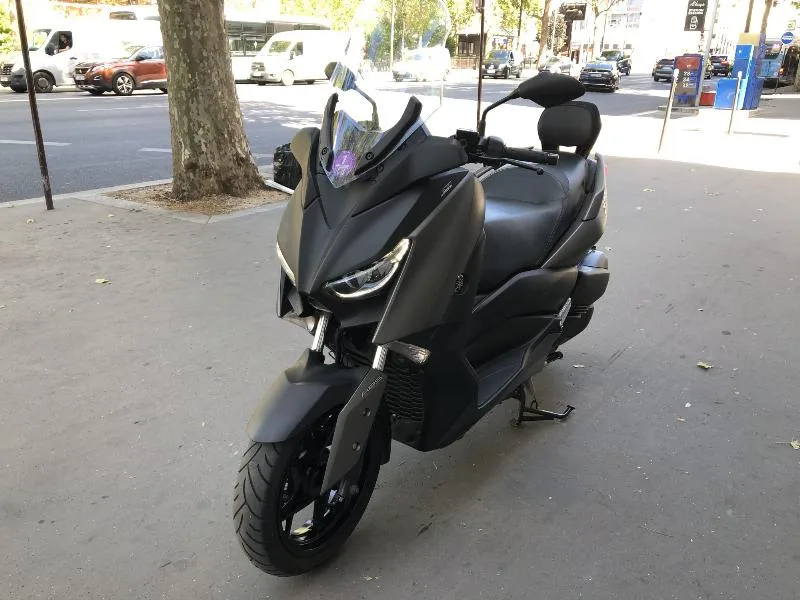 XMAX 300
