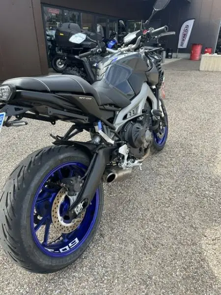 MT09