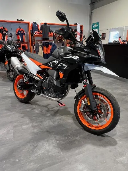 890 SMT