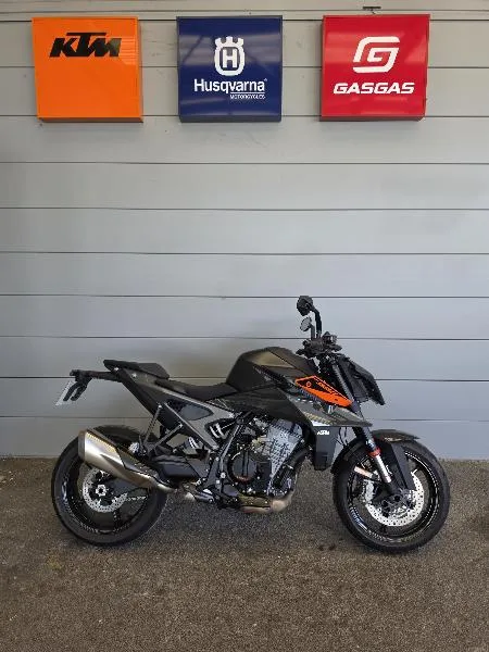 990 DUKE 2025