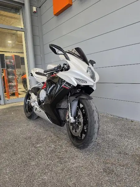 F3 800