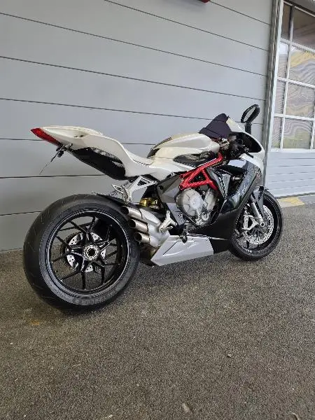 F3 800