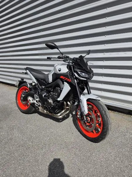 MT09