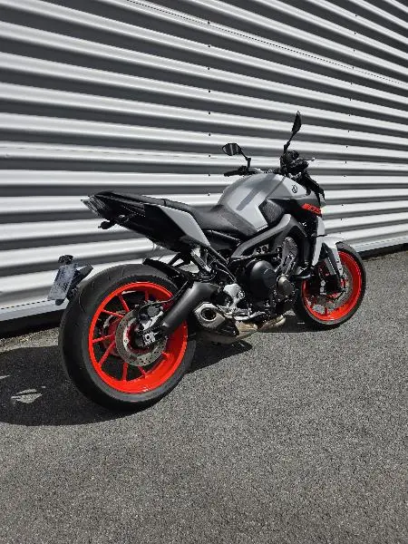 MT09