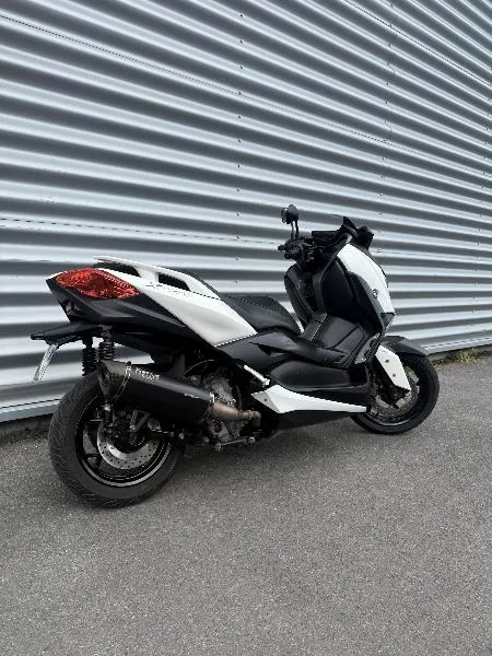 XMAX 300