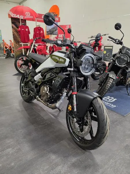 125 VITPILEN