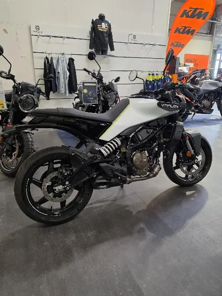 125 VITPILEN