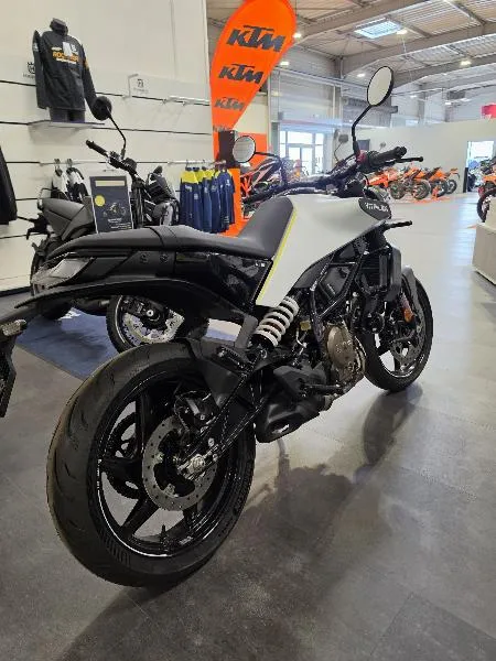 125 VITPILEN
