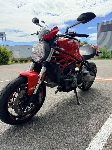 MONSTER 821