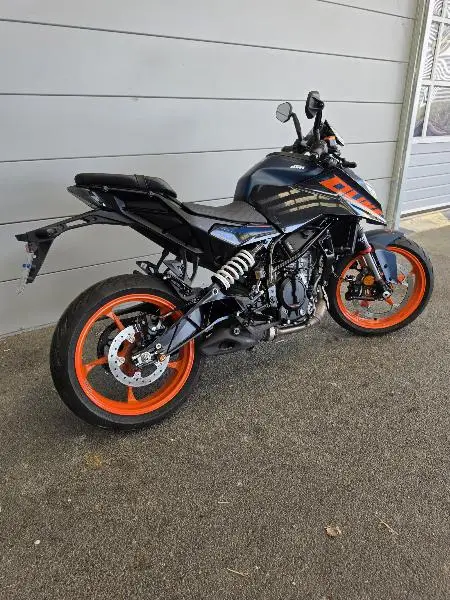 125 DUKE ABS