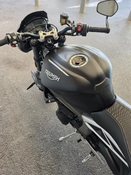 STREET TRIPLE 765 RS