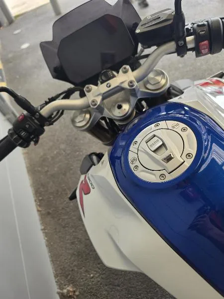 F 900 R