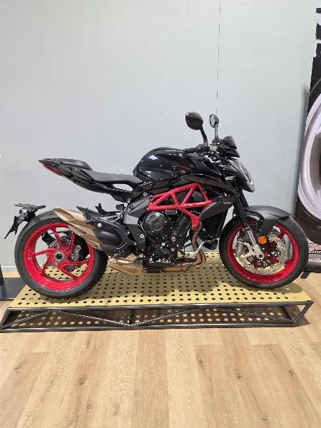 BRUTALE 800