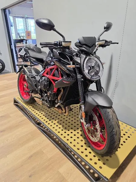 BRUTALE 800