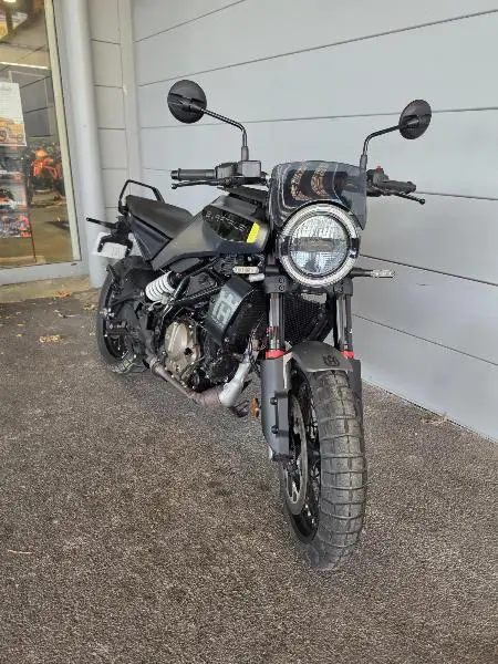 SVARTPILEN 125 ABS