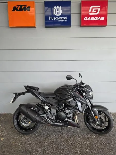 GSXS 750