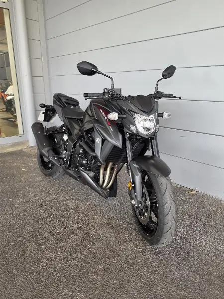 GSXS 750