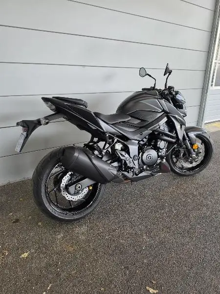 GSXS 750
