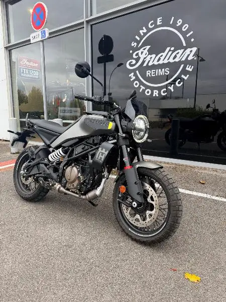 SVARTPILEN 125 ABS
