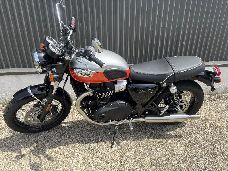 Bonneville T100