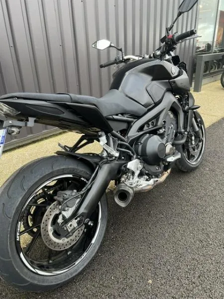 MT09