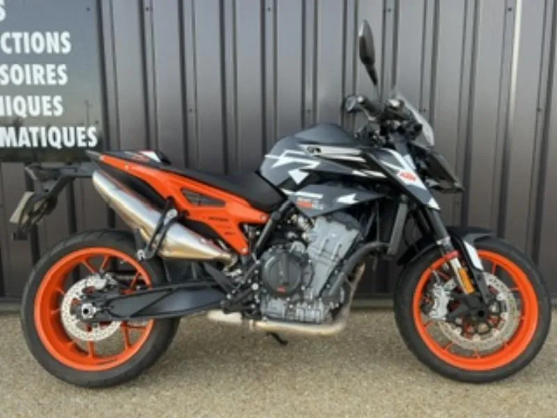 890 DUKE R