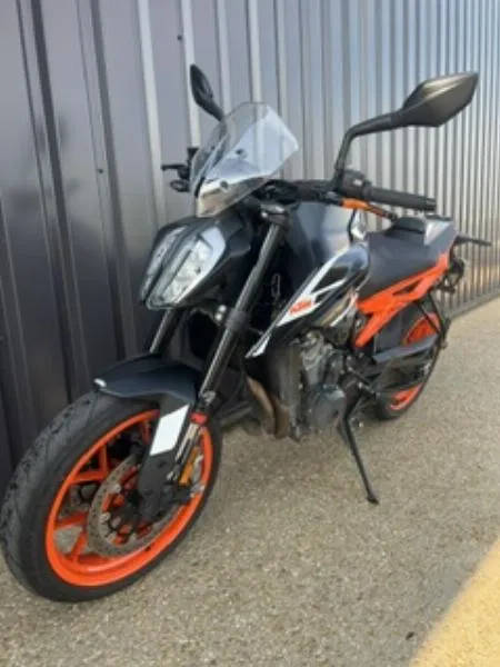 890 DUKE R