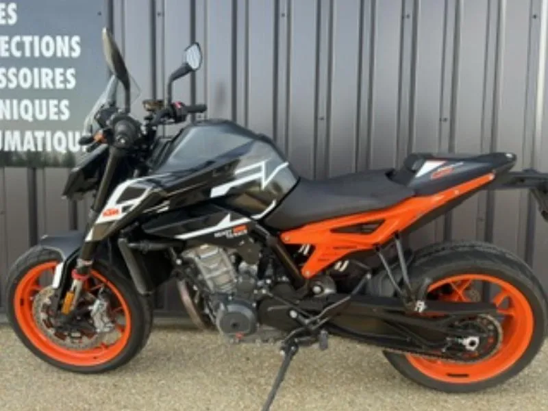 890 DUKE R