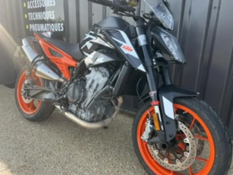 890 DUKE R