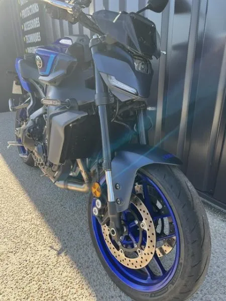MT09
