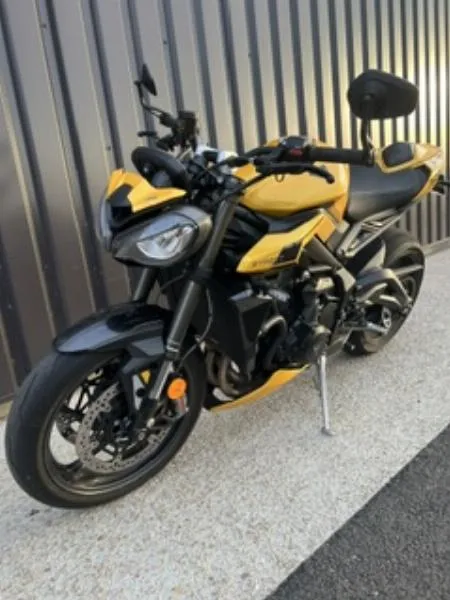 STREET TRIPLE 765 RS