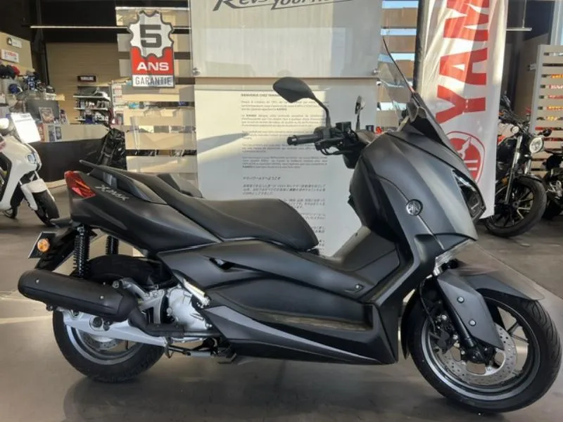 XMAX 125