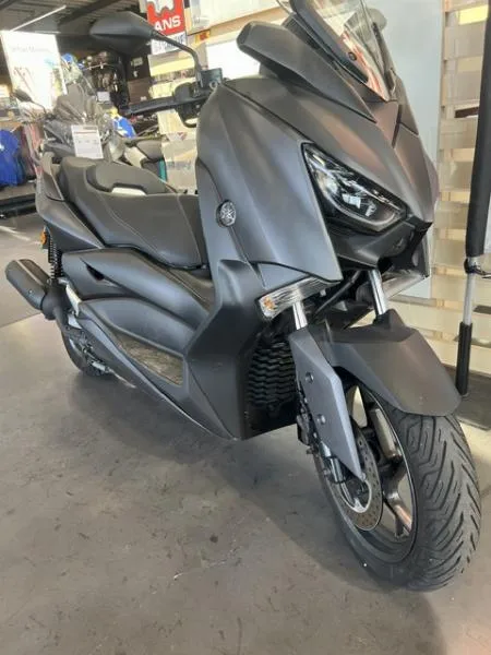 XMAX 125