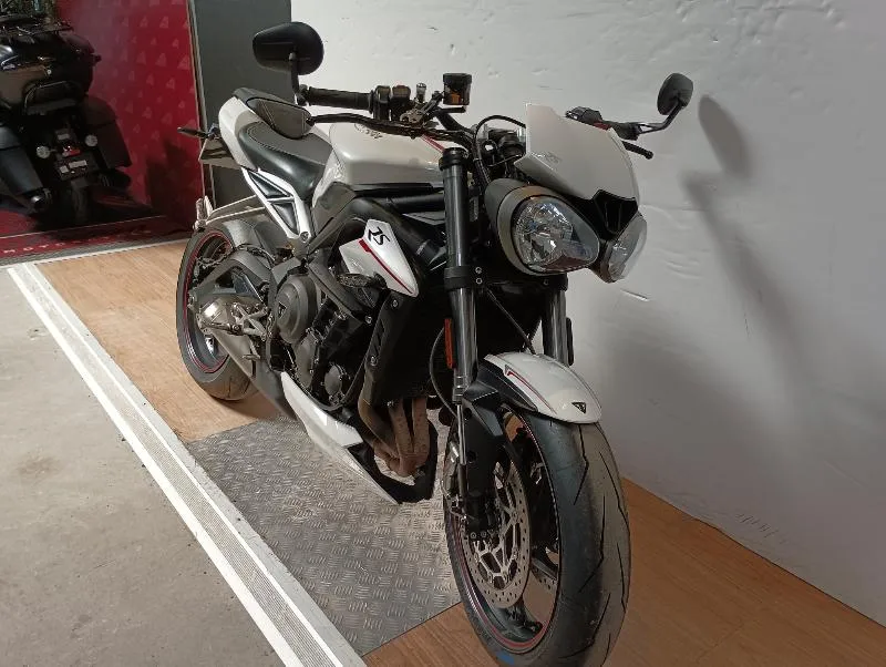STREET TRIPLE 765 RS