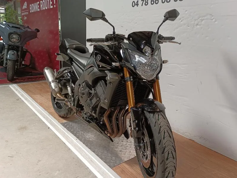 FZ8 R