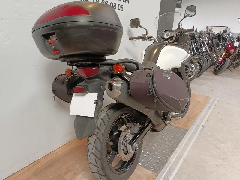 DL VSTROM 650A