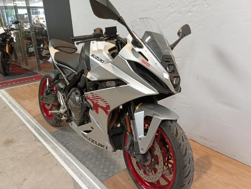 GSX8R